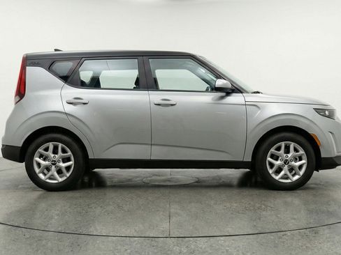 Used 2025 Kia Soul LX w/ LX Technology Package FWD image 11
