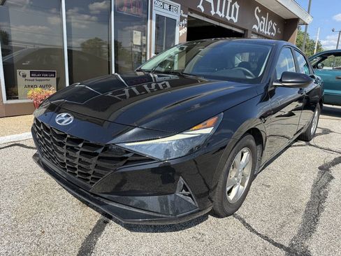 Used 2021 Hyundai Elantra SE FWD image 1