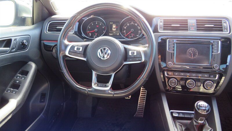 Used 2017 Volkswagen Jetta GLI FWD image 10