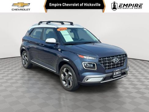 Used 2023 Hyundai Venue Limited FWD image 1