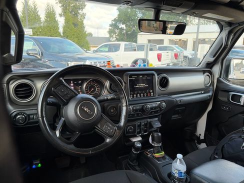 Used 2022 Jeep Gladiator Sport AWD/4WD image 5