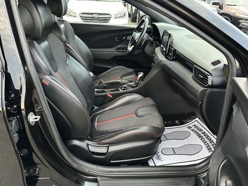 Used 2020 Hyundai Veloster Turbo image 12