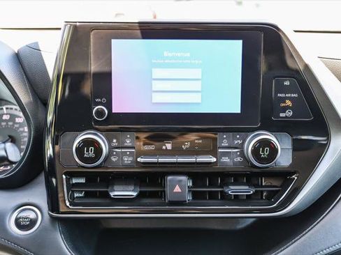 Certified 2024 Toyota Highlander LE FWD image 14