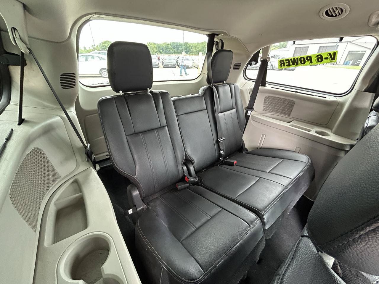 Used 2013 Chrysler Town & Country Touring-L w/ Driver Convenience Group FWD image 13