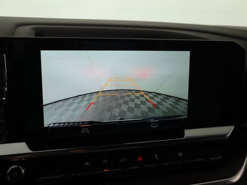 Used 2025 GMC Sierra 1500 SLT image 6