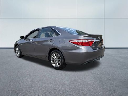 Used 2017 Toyota Camry SE w/ Moonroof Package FWD image 7