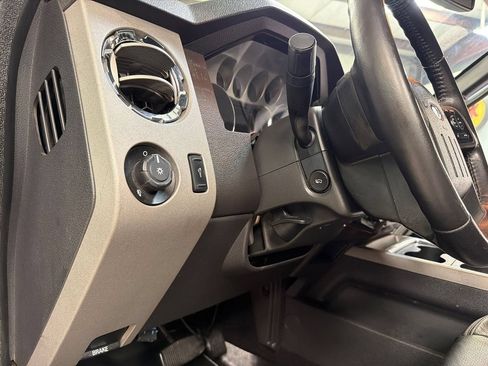 Used 2015 Ford F350 4x4 Crew Cab Super Duty image 28