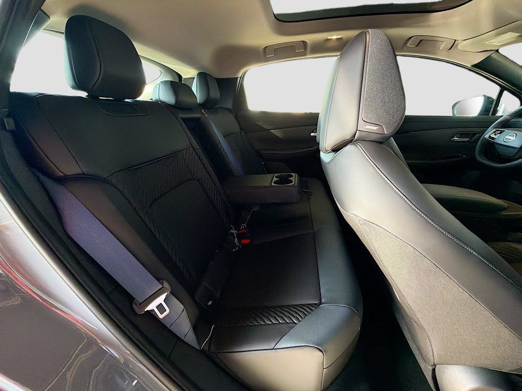 New 2026 Nissan Leaf Platinum+ w/ Cargo Package (Platinum+) FWD image 31