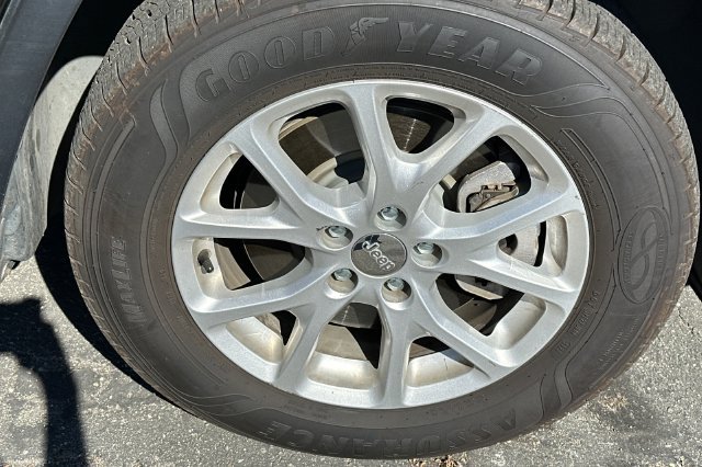 Used 2018 Jeep Cherokee Latitude Plus FWD image 4