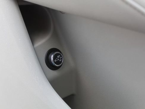 Used 2021 Cadillac XT4 Luxury w/ Cold Weather Package FWD image 34