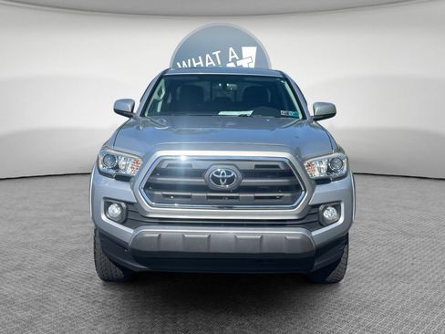 Used 2017 Toyota Tacoma SR5 w/ Tow Package AWD/4WD image 8