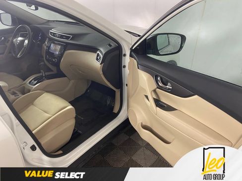 Used 2016 Nissan Rogue SV w/ SV Premium Package AWD/4WD image 17