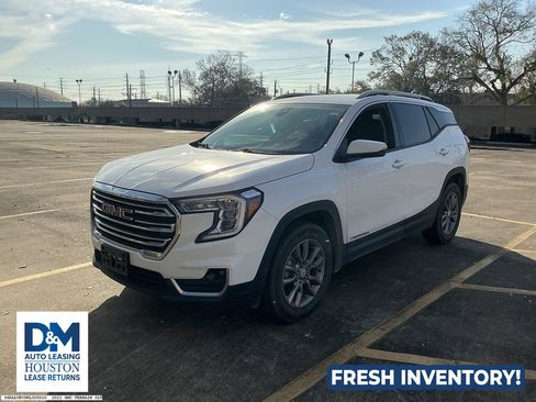Used 2022 GMC Terrain SLT image 2