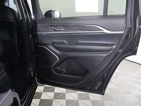 Used 2021 Jeep Grand Cherokee L Limited AWD/4WD image 26