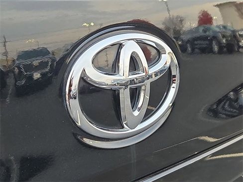 Certified 2022 Toyota Corolla Cross XLE image 30