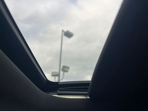 Used 2024 Chevrolet Trax RS w/ Sunroof Package image 18