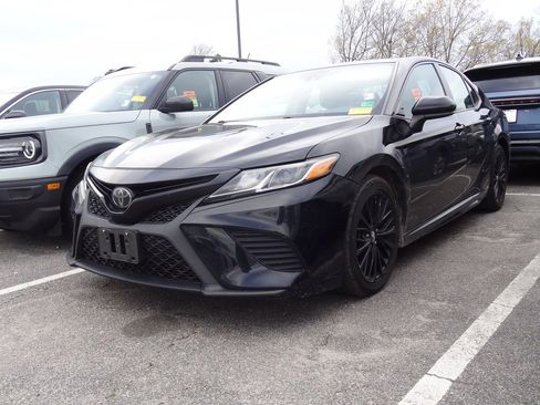 Used 2019 Toyota Camry SE image 1