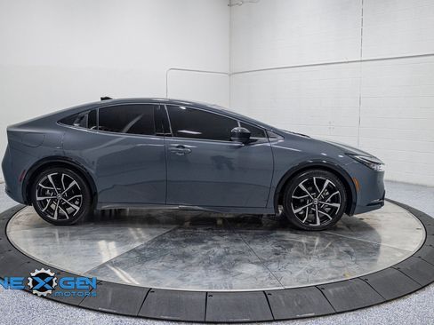 Used 2025 Toyota Prius Plug-In Hybrid image 8