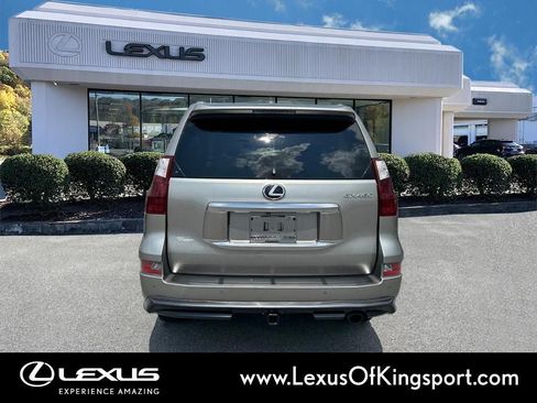 Used 2022 Lexus GX 460 Premium w/ Accessory Package AWD/4WD image 4