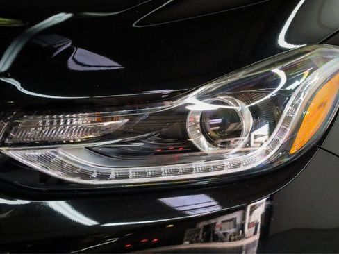 Used 2022 Chevrolet Trax LT w/ Midnight Edition image 2