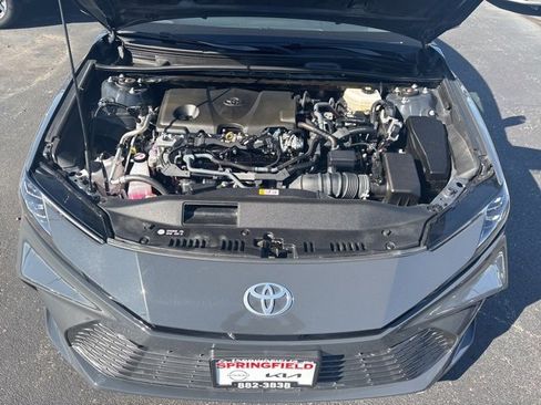 Used 2025 Toyota Camry XLE image 3
