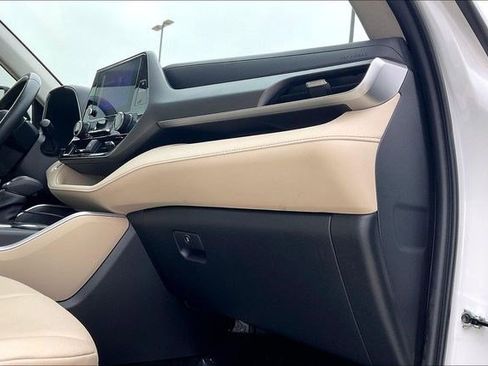 Used 2023 Toyota Highlander XLE image 20