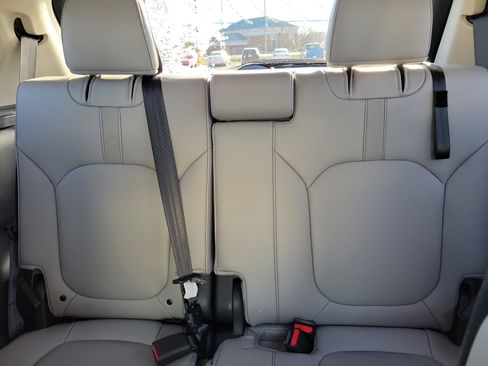 Used 2025 Honda Pilot EX-L image 19