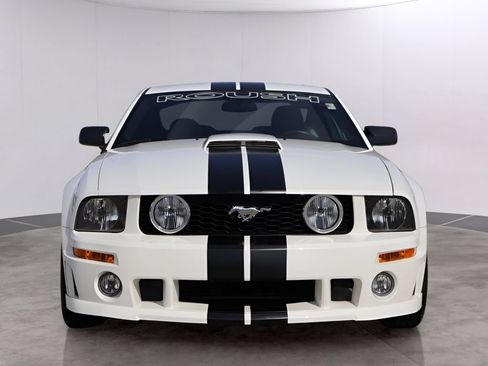 Used 2005 Ford Mustang GT RWD image 2