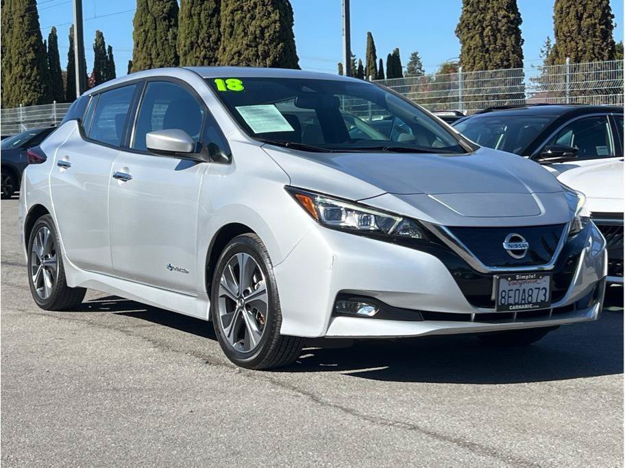 Used 2018 Nissan Leaf SV w/ SV Technology Package FWD image 3