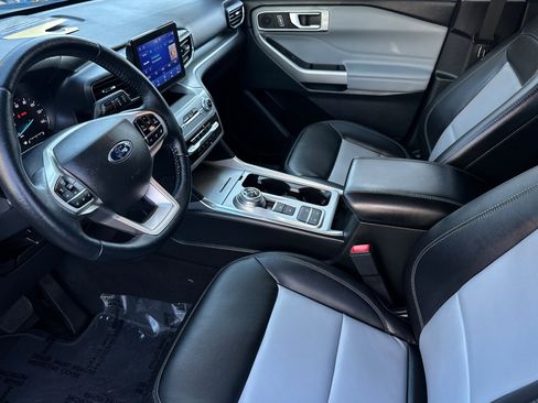Certified 2022 Ford Explorer XLT w/ Equipment Group 202A image 9