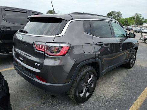 Used 2022 Jeep Compass Latitude AWD/4WD image 2