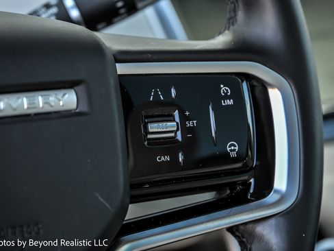 Used 2022 Land Rover Discovery Sport SE image 35