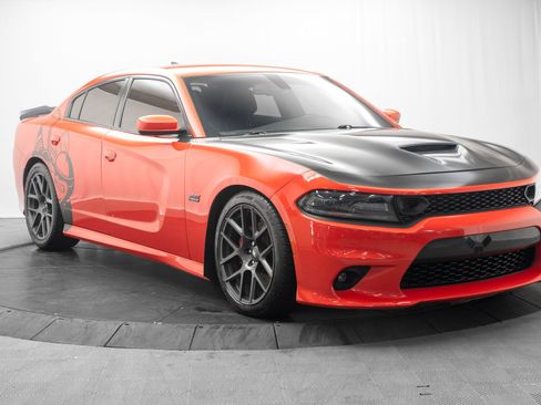 Used 2017 Dodge Charger R/T Scat Pack w/ Beats Audio Group RWD image 9