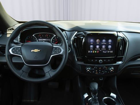 Used 2023 Chevrolet Traverse LT AWD/4WD image 3