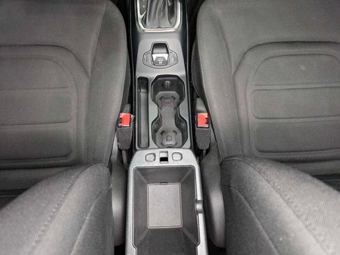 Used 2018 Jeep Renegade Latitude AWD/4WD image 21