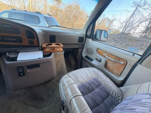 Used 1995 Ford E-150 and Econoline 150 image 15