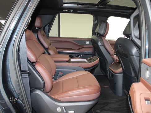 New 2026 Lincoln Navigator L Reserve AWD/4WD image 35