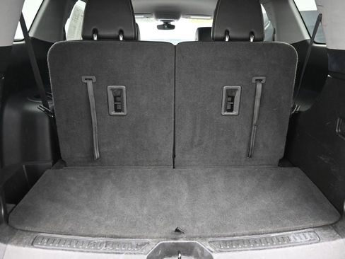 Used 2023 GMC Acadia SLT image 11