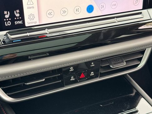 New 2025 Volkswagen Atlas Peak Edition SE image 21