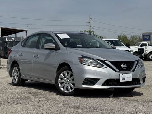Used 2017 Nissan Sentra S image 2