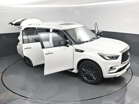 Used 2024 INFINITI QX80 Sensory AWD/4WD image 19