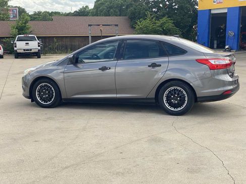 Used 2014 Ford Focus S FWD image 9