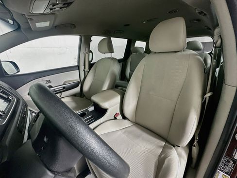 Used 2020 Kia Sedona LX FWD image 19