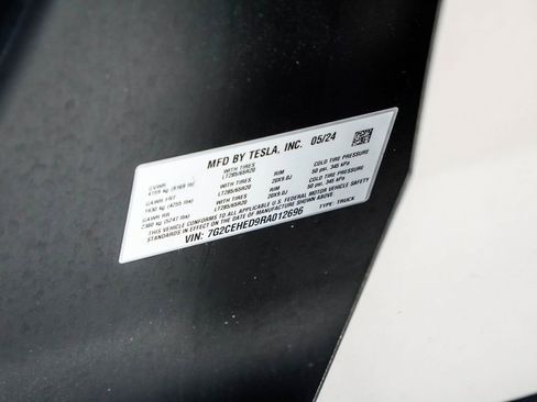 Used 2024 Tesla Cybertruck AWD Crew Cab image 40