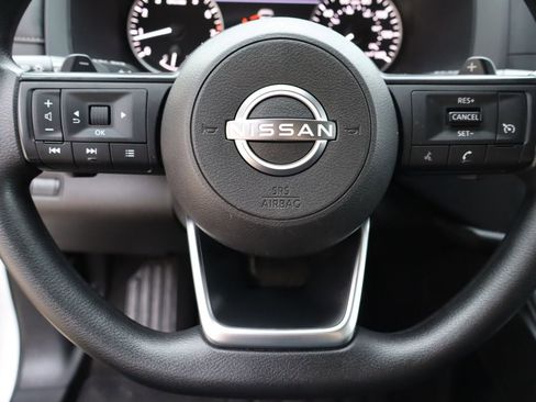 Used 2024 Nissan Pathfinder S image 12