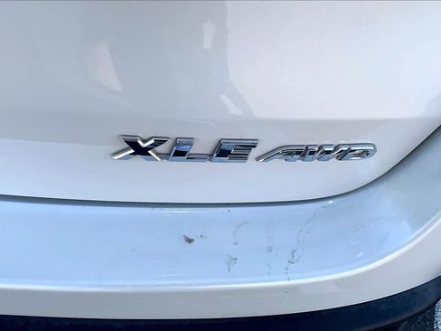 Used 2019 Toyota Highlander XLE image 9