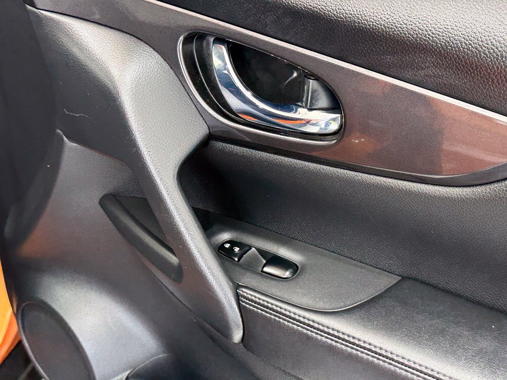 Used 2020 Nissan Rogue SV FWD image 24