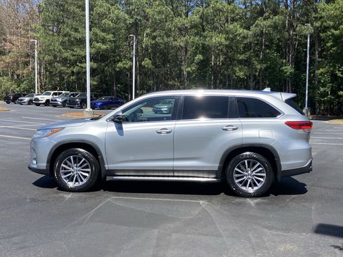 Used 2019 Toyota Highlander XLE AWD/4WD image 7
