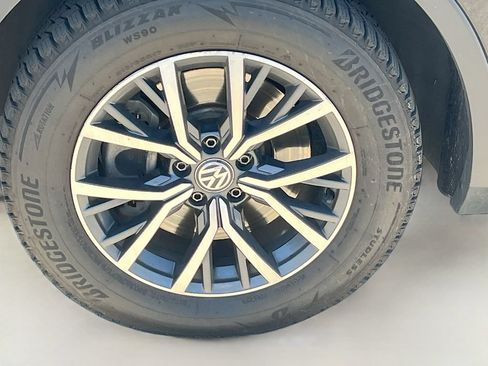 Used 2020 Volkswagen Tiguan SE FWD image 32