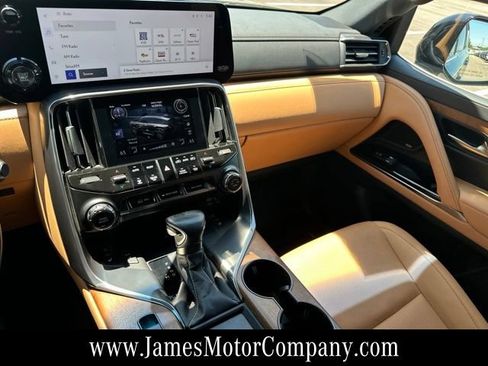 Used 2023 Lexus LX 600 4WD w/ Luxury Package image 9